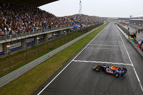 Red Bull køreren Sebastian Vettel demonstrerede sin Formel 1 racer.
(Foto: Fukamuni Racing)